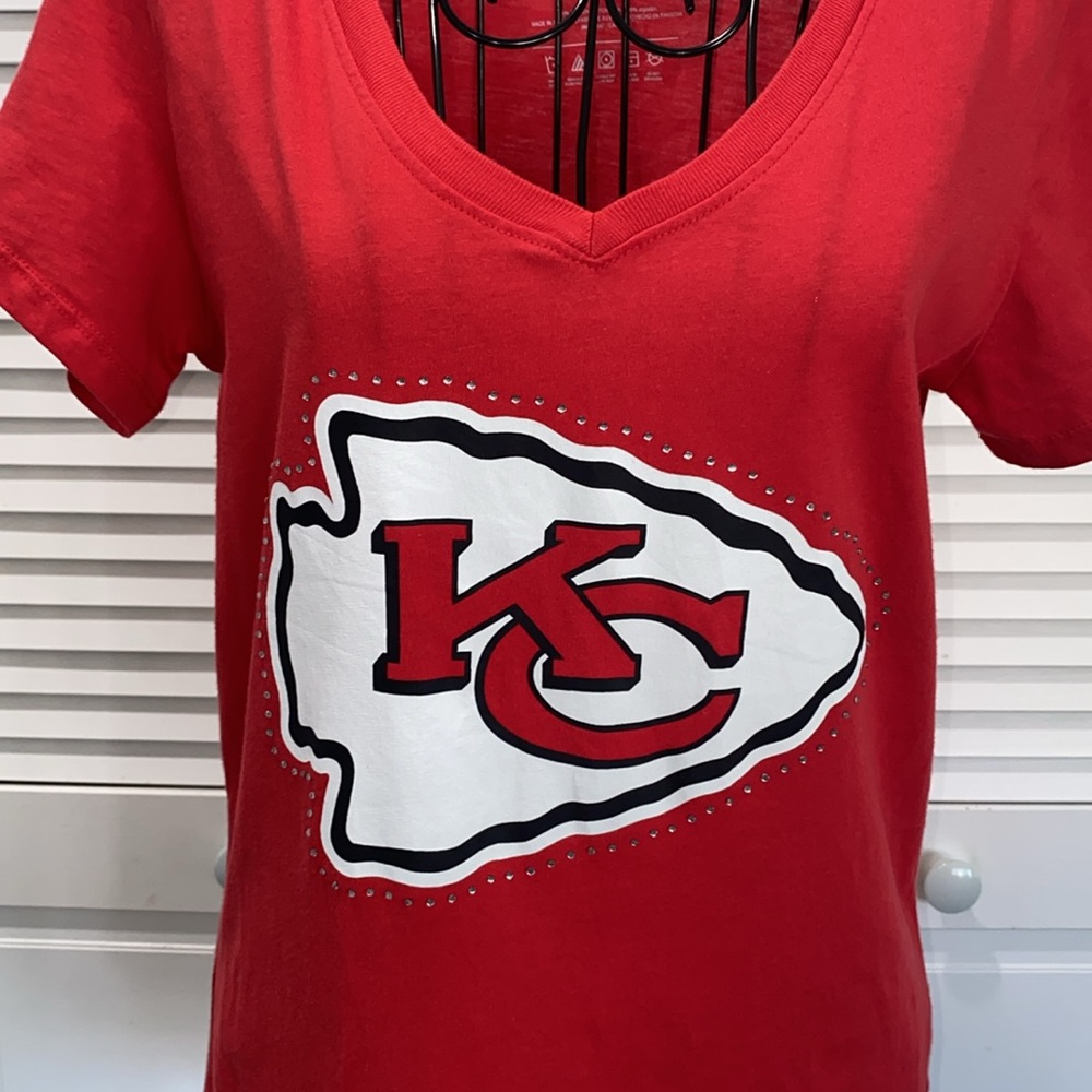 Kansas City Chiefs Women's Rhinestone Logo V-Neck T-Shirt in Red Sz S❤️LIKE NEW - Picture 3 of 11
